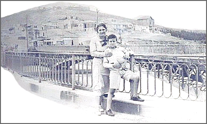 Ο Α.Κ. 9 ετών με τη θεία του Μαρίκα (Χαλκίδα 1935)
