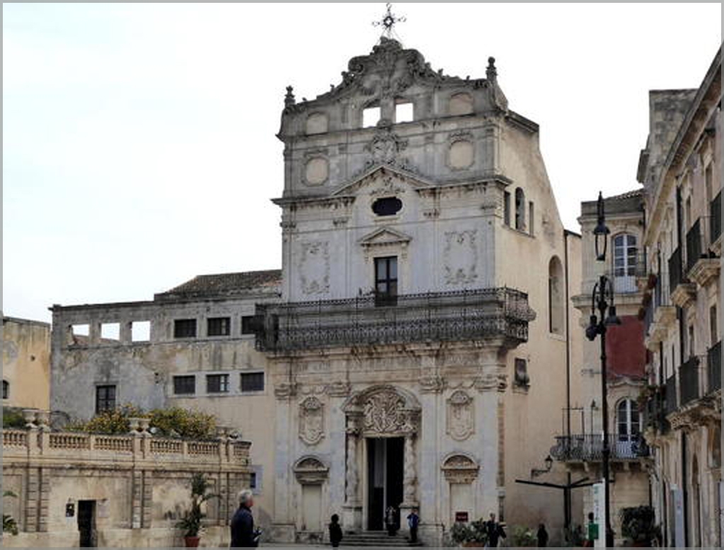 Σικελία: Η εκκλησία Santa Lucia alla Badia, στην Piazza Duomo στις Συρακούσες 