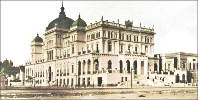 Το εντυπωσιακό, κατά τον οδηγό, «Ακταίον – Palace Hôtel» (στη θέση του σήμερα το νοσοκομείο Metropolitan). Κτίστηκε το 1902 στο οικόπεδο της έπαυλης του επιχειρηματία Κωνσταντίνου Γιαννόπουλου που φέρεται ως ο πρώτος οικιστής του Νέου Φαλήρου. 