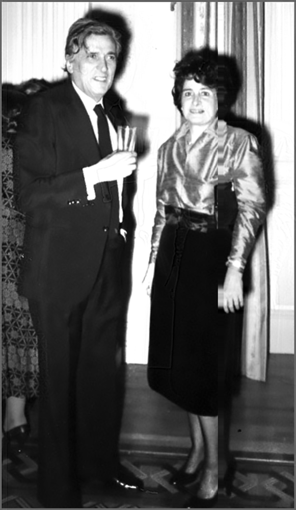 Με τη σύζυγό του σε δεξίωση της ΕΣΗΕΑ στο Προεδρικό Μέγαρο (1984)