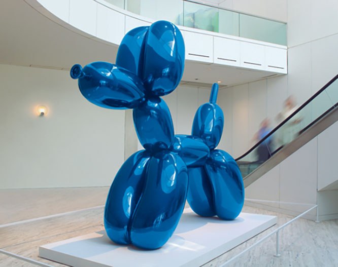 Jeff Koons: «Balloon Dog», στιλβωμένος ανοξείδωτος χάλυβας (307.3x363.2x114.3 εκ.)
