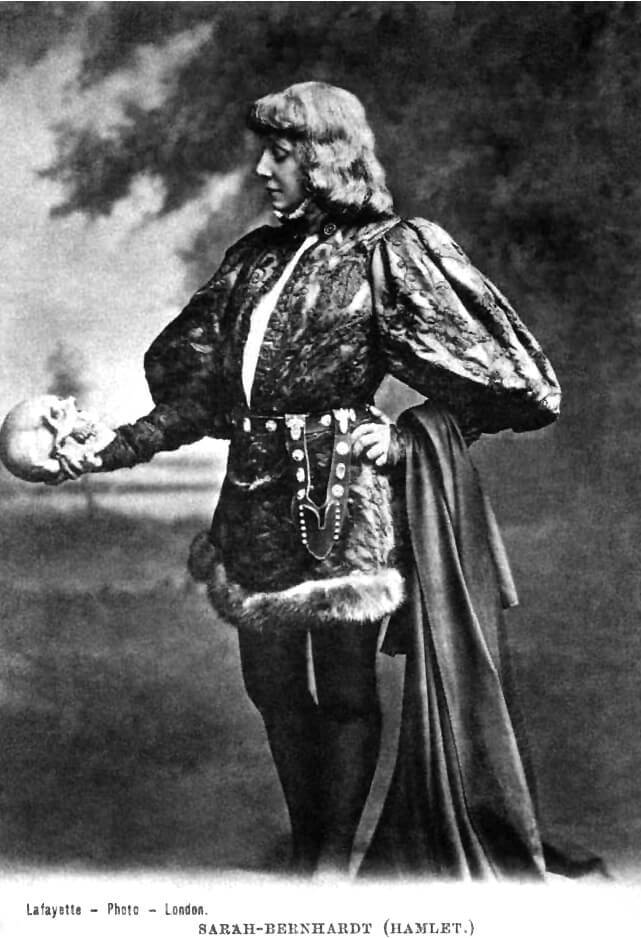 Η Σάρα Μπερνάρ ως Άμλετ (1899)