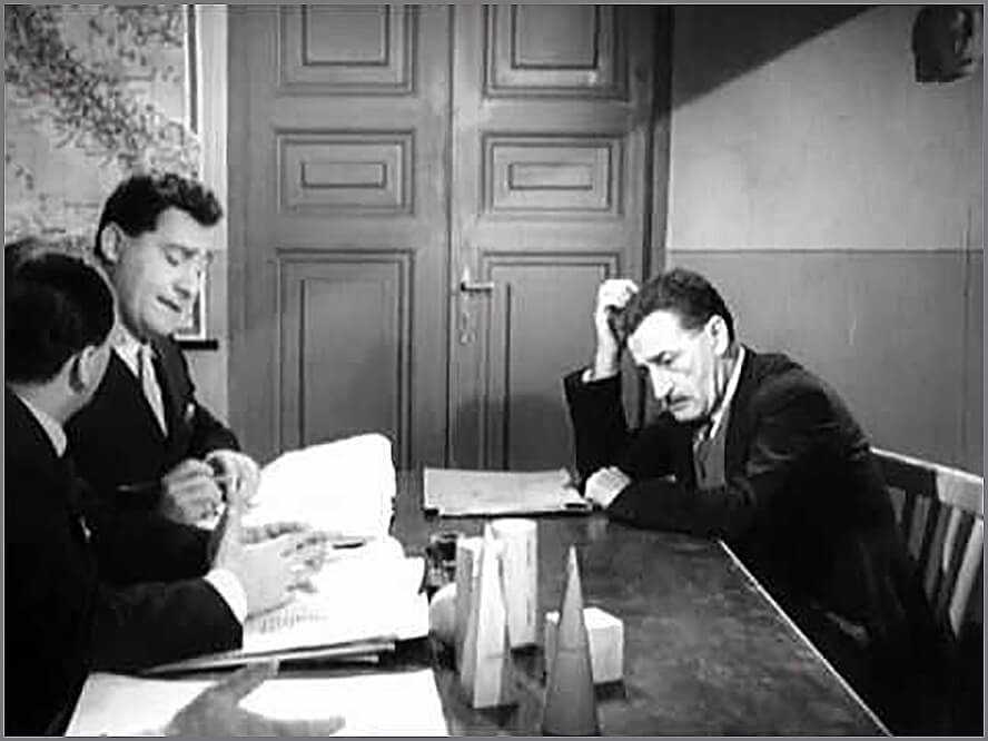 Η ταινία είναι η μοναδική στην οποία συναντιούνται κινηματογραφικά στην ίδια σκηνή ο Totò και ο Alberto Sordi