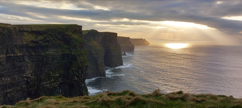 Στους Γκρεμνούς του Μόχαρ (Cliffs of Mohar) στη Δύση της Ιρλανδίας, Koμητεία του Clare, Φεβρουάριος 2022 (φωτ. Μαρία Καμπύλη)