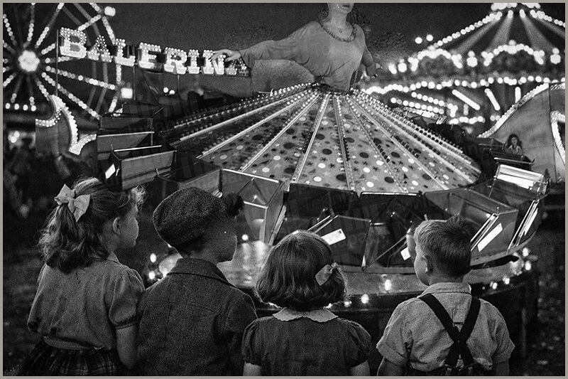 «κοίταζα το φωτισμένο λούνα παρκ, την μπαλαρίνα που στριφογύριζε στη δαντελωτή φούστα της τα έκθαμβα παιδιά...»