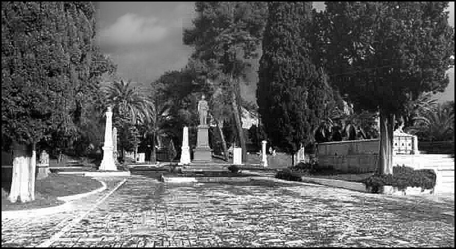 Πεταλούδες λευκές στον Κήπο των Ηρώων