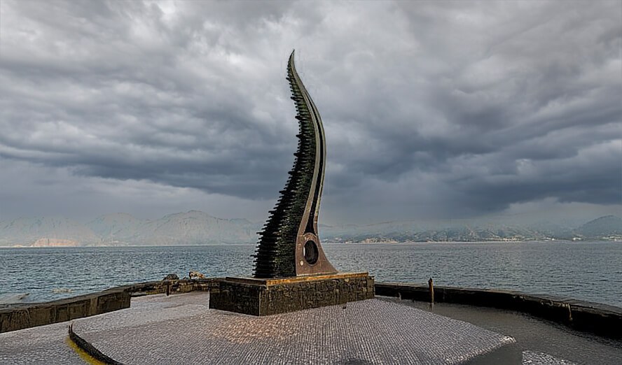 «Το κέρας της Αμάλθειας», Γλυπτό των αδελφών Σωτηριάδη. Άγιος Νικόλαος Κρήτης