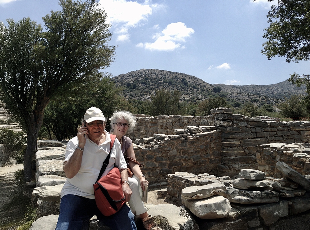 Ο Θ.Β. με την Κλαίρη Μιτσοτάκη. Kρήτη, Ζώμινθος. (Φωτ. Β.Π.)