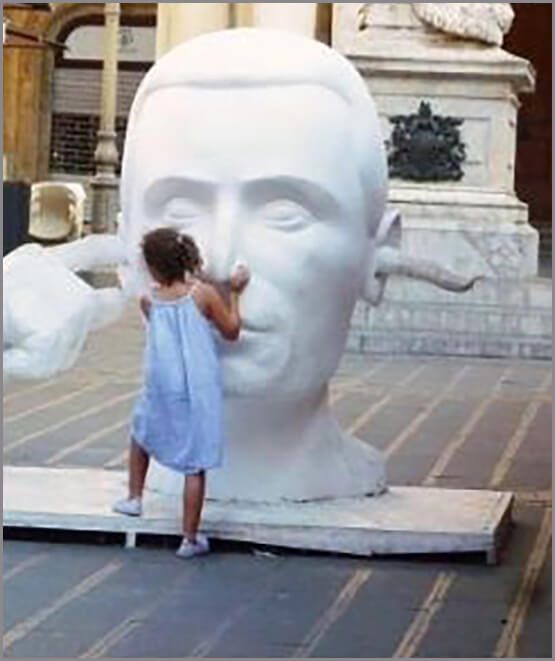 Αγάλματα εκτός Μουσείου