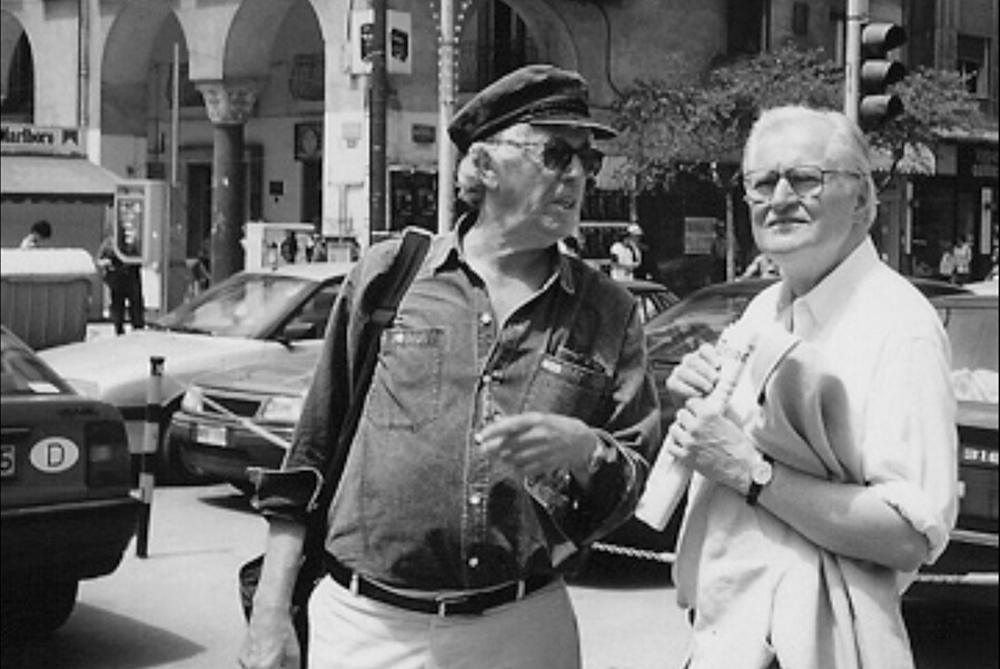 O Tζον Άσμπερι με τον Κένεθ Κοκ στην Πλατεία Αριστοτέλους (Θεσσαλονίκη  1997)
