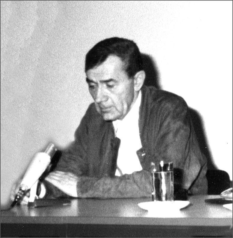 «Με σφιγμένες τις γροθιές»