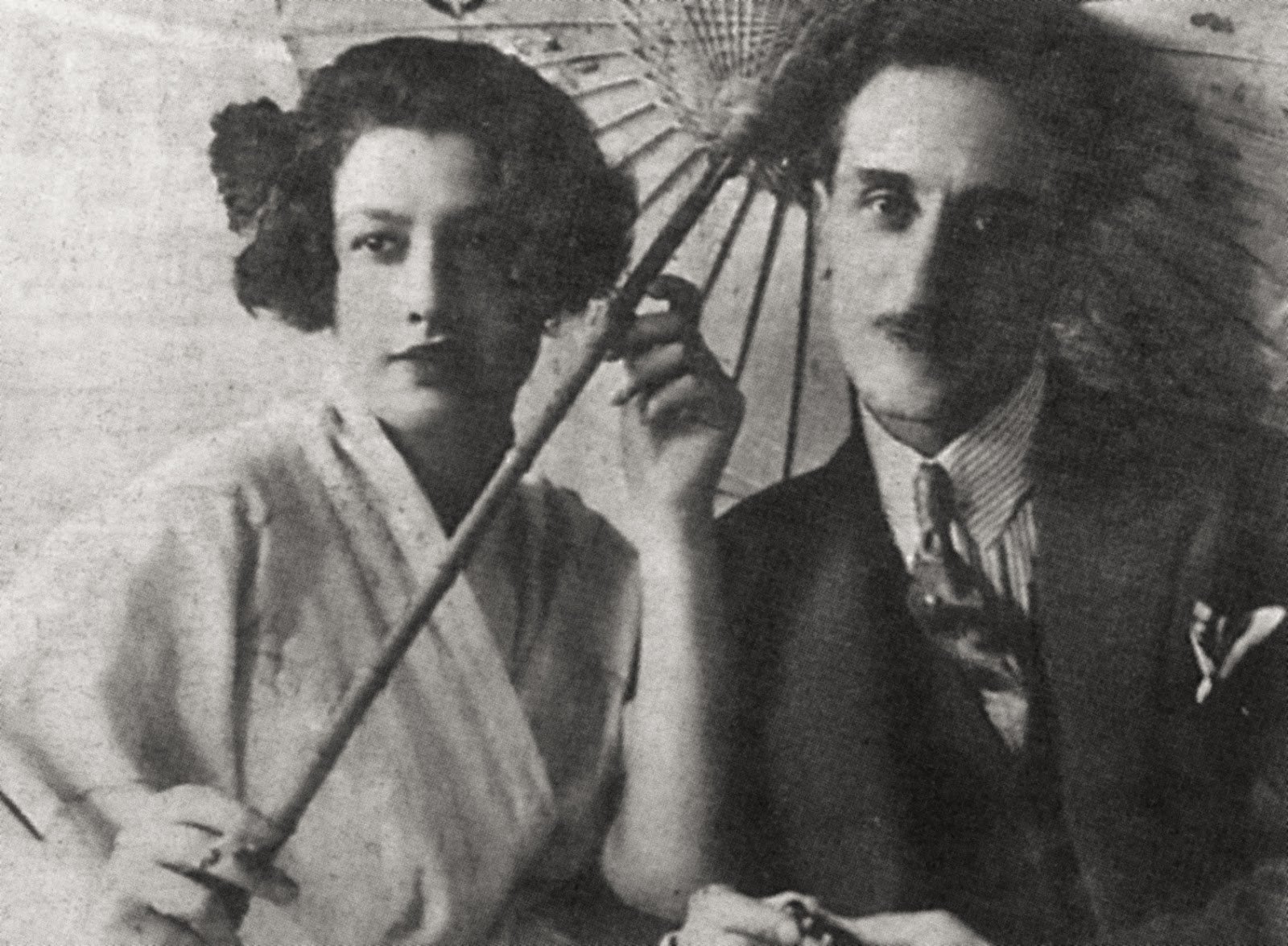 Ο θεατρικός συγγραφέας Σύλβιος (Ανδρέας Παπαδόπουλος) με την ηθοποιό Ζαζά Μπριλλάντη (Αρχείο Θεατρικού Μουσείου)