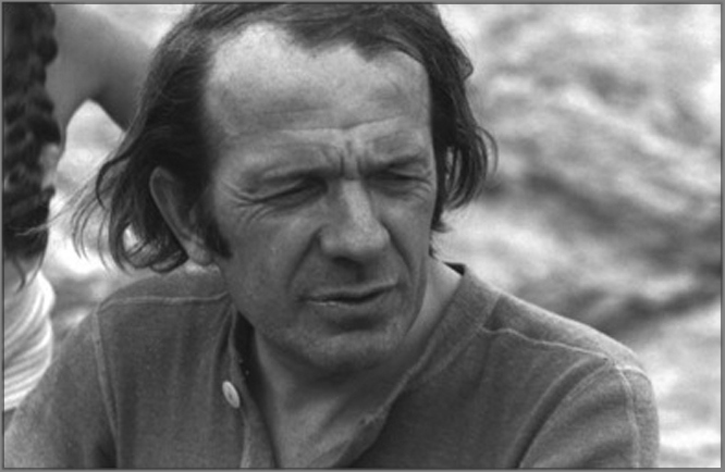 Ο Gilles Deleuze στη Σκύρο, 1970. Φωτογραφία του Karl Flinker, από το αρχείο της Emmanuelle Guattari.