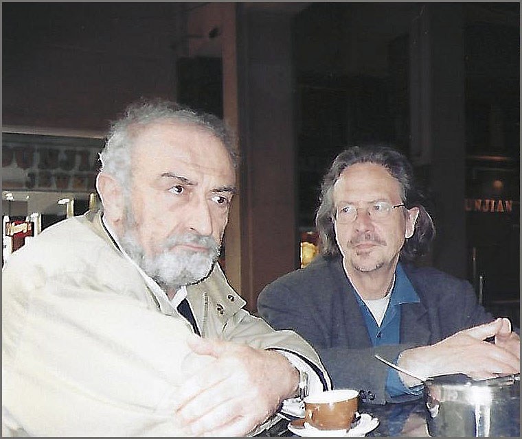 Με τον Πέτερ Χάντκε στην Αθήνα (30.3.2000), φωτ. Α. Βλαβιανού 