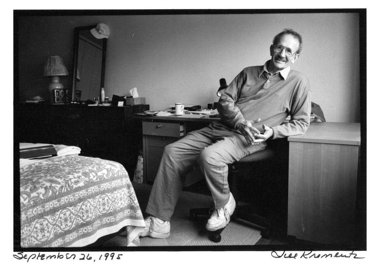 Ο Φίλιπ Λεβίν στο σπίτι του, 26 Σεπτ. 1995 (φωτ. Jill Krementz)