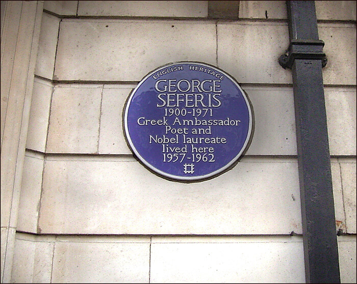 Η επιγραφή στο σπίτι του Σεφέρη στο Λονδίνο 