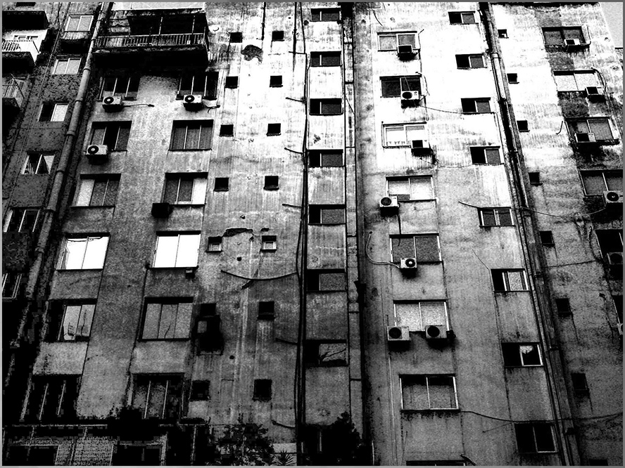 Πειραιάς-Σύνταγμα / Το φως πίσω απ' τις γρίλιες