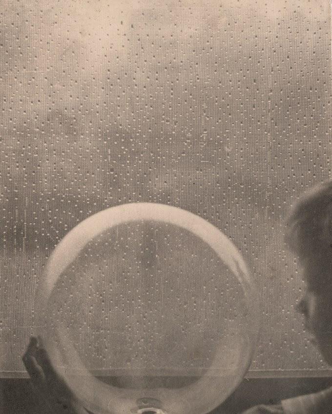 Στάλες βροχής, φωτογραφία του Clarence Hudson White, 1903