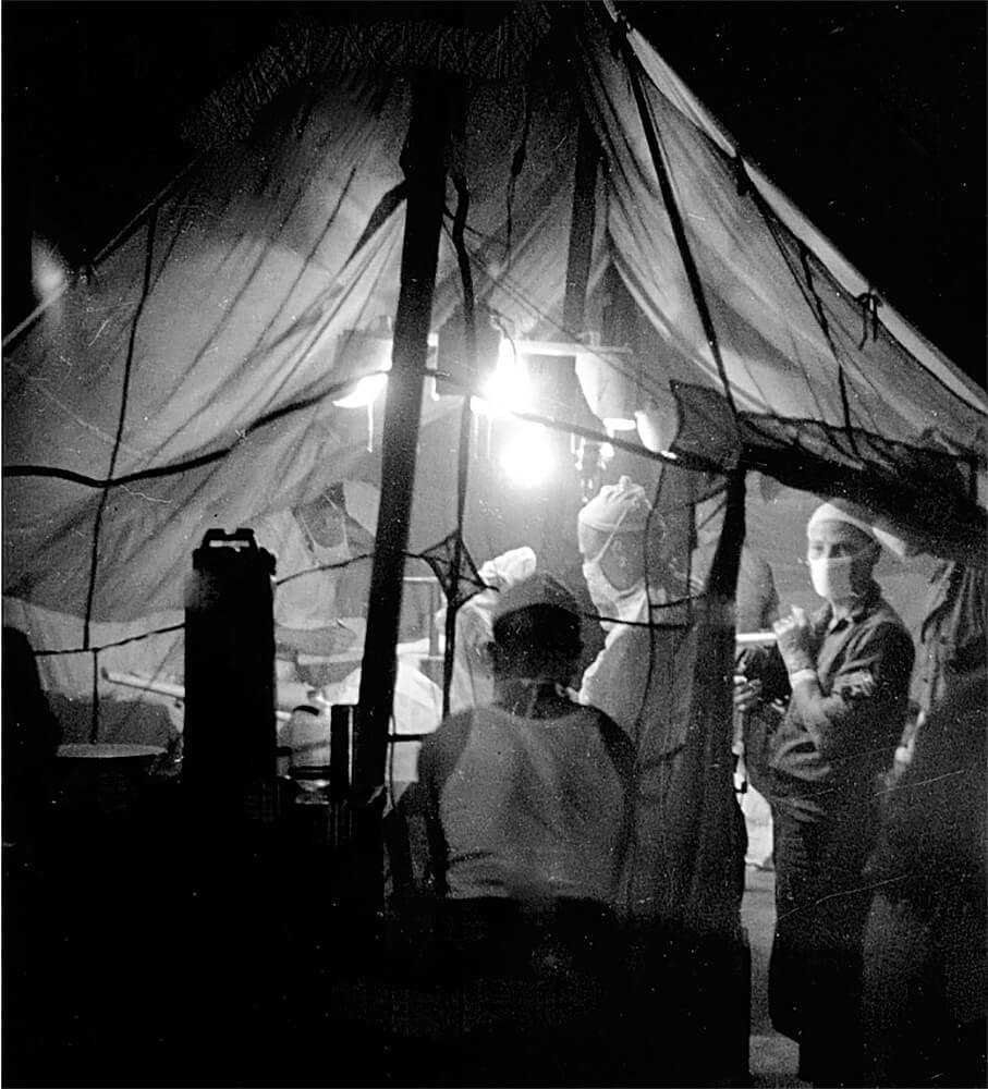 Lee Miller, Στρατιωτικό νοσοκομείο, Briqueville, Νορμανδία, 1944. 