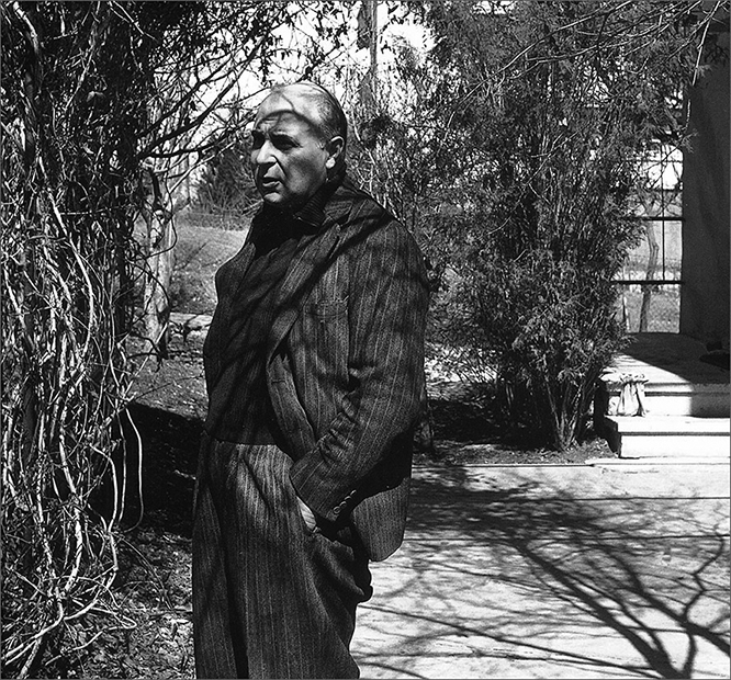 Ο Γιώργος Σεφέρης, Άγκυρα 1948. Πηγή: «Οι φωτογραφίες του Γιώργου Σεφέρη», ΜΙΕΤ 2000