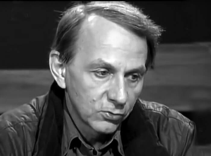 Μόνο ένα κτήνος μπορεί να γελάει με τη δυστυχία