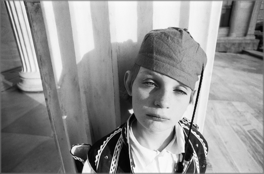 «Τίποτα πίσω από μια φωτογραφία»