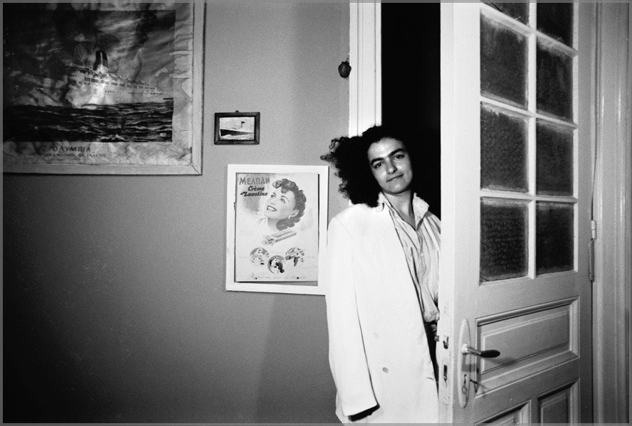 «Τίποτα πίσω από μια φωτογραφία»