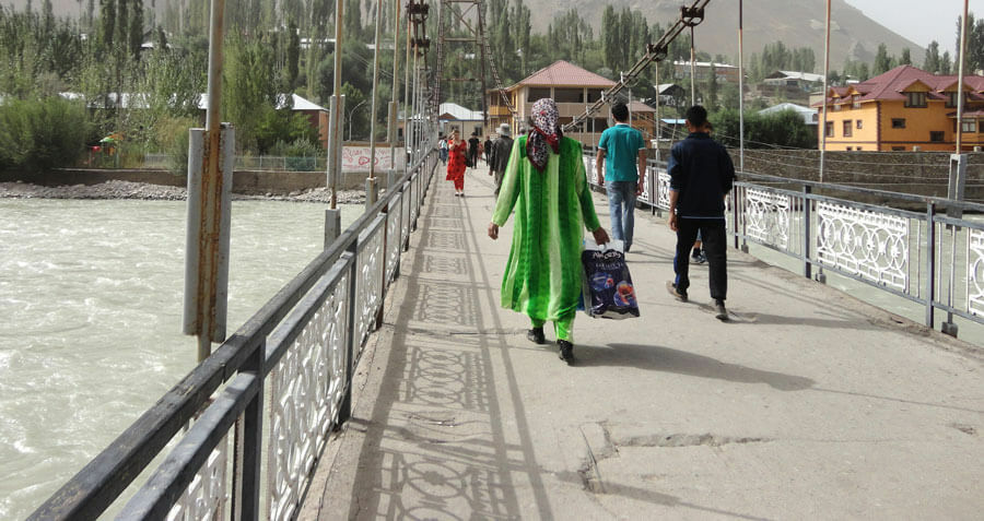 Τατζικιστάν, Χορόγκ - Στη γέφυρα