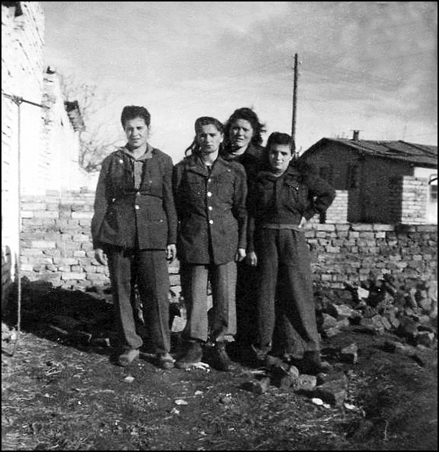 Ελληνίδες στην Τασκένδη (Πηγή: https://www.facebook.com/photo?fbid=323177223690623&set=a.158993693442311&locale=ms_MY)